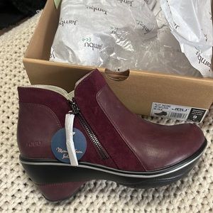 NIB BEAUTIFUL JBU BURGUNDY BOOTIES
